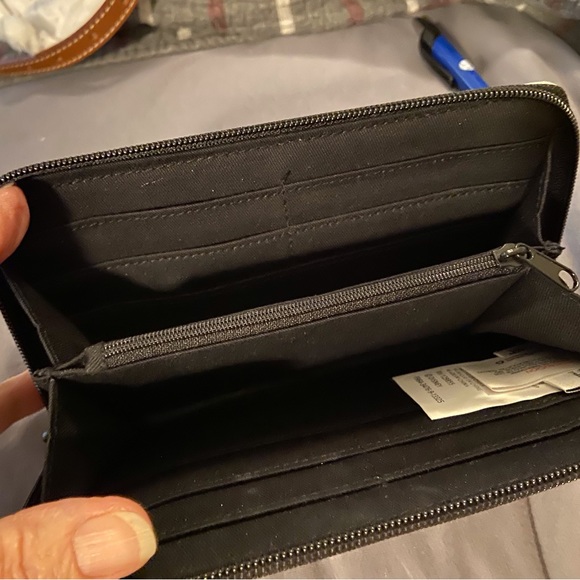 NWOT  Minnie Mouse Credit Card Wallet - Picture 3 of 4